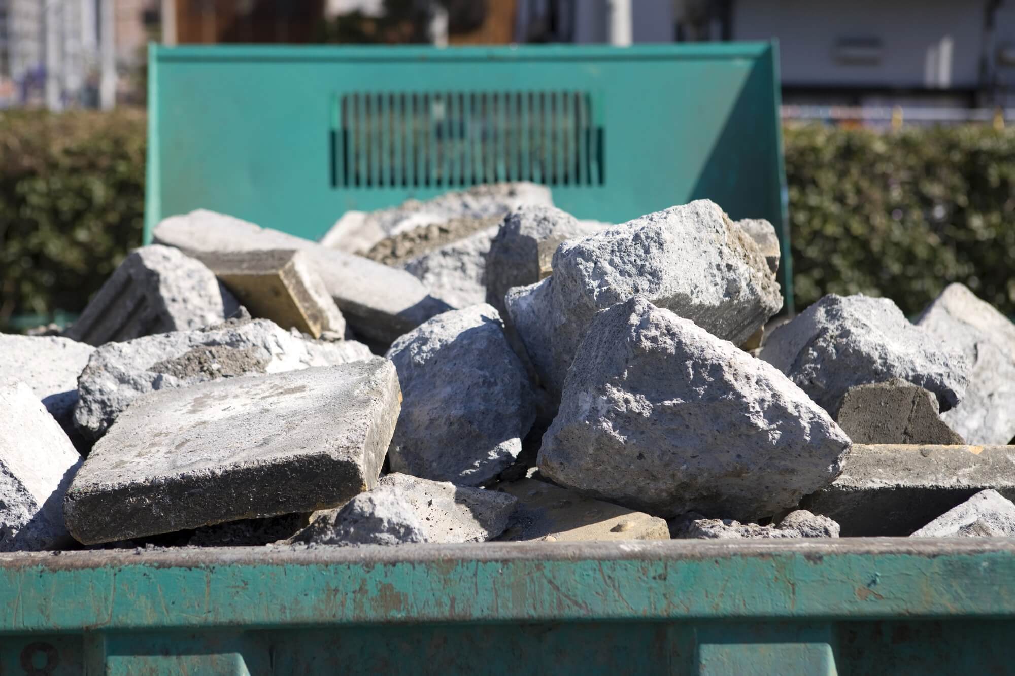 これは禁止！やってはいけない処分方法