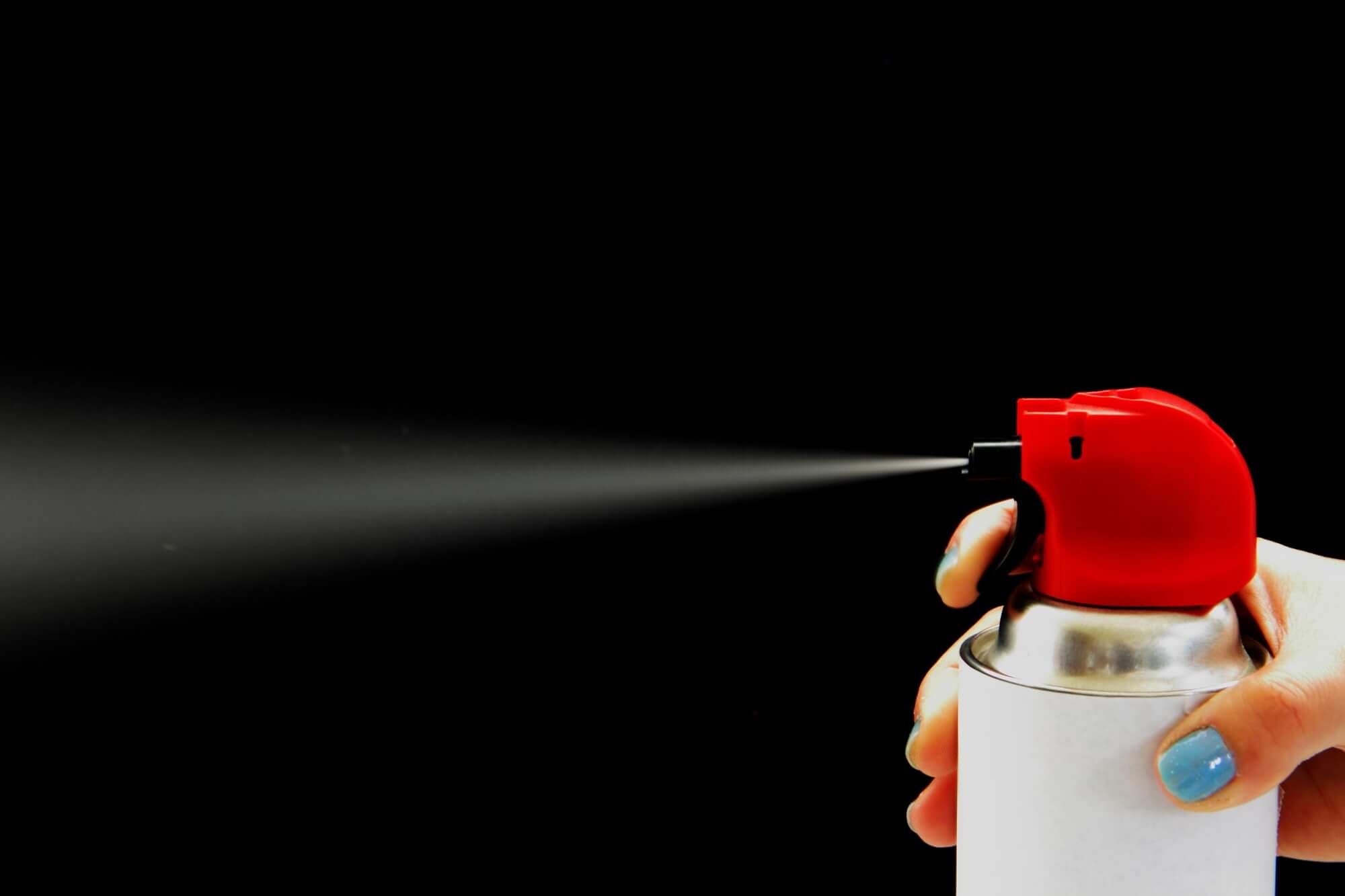 スプレー缶に穴をあける時はここに注意！