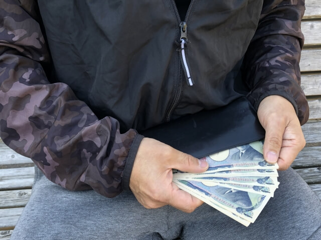 ゴミ屋敷の清掃業者のアルバイトの給料は？