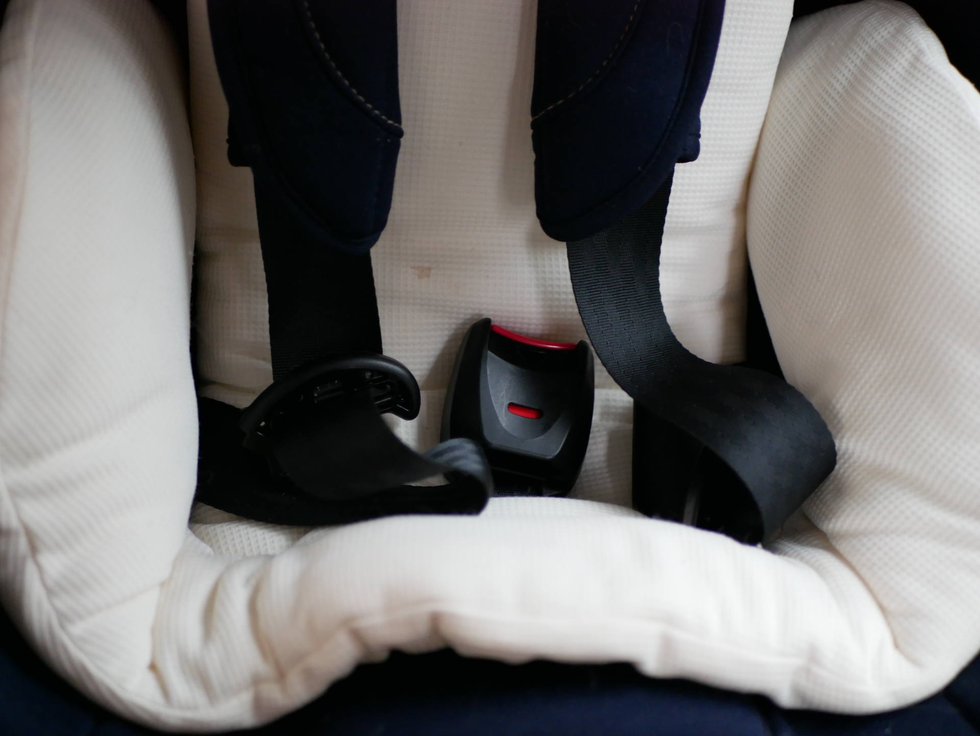 チャイルドシートを無料で手放す方法とは