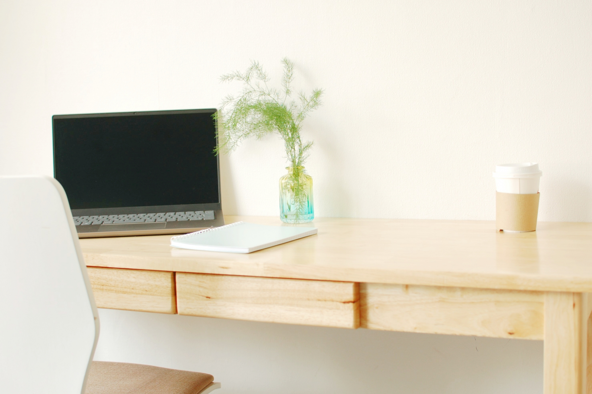 パソコンデスクの捨て方とは