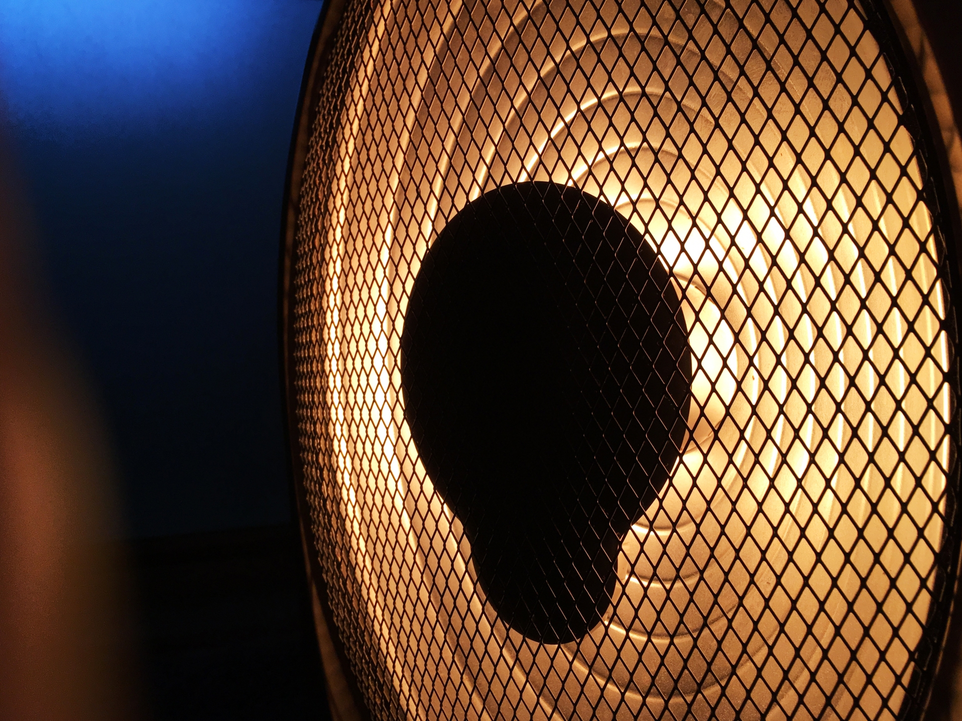 ハロゲンヒーターの捨て方とは