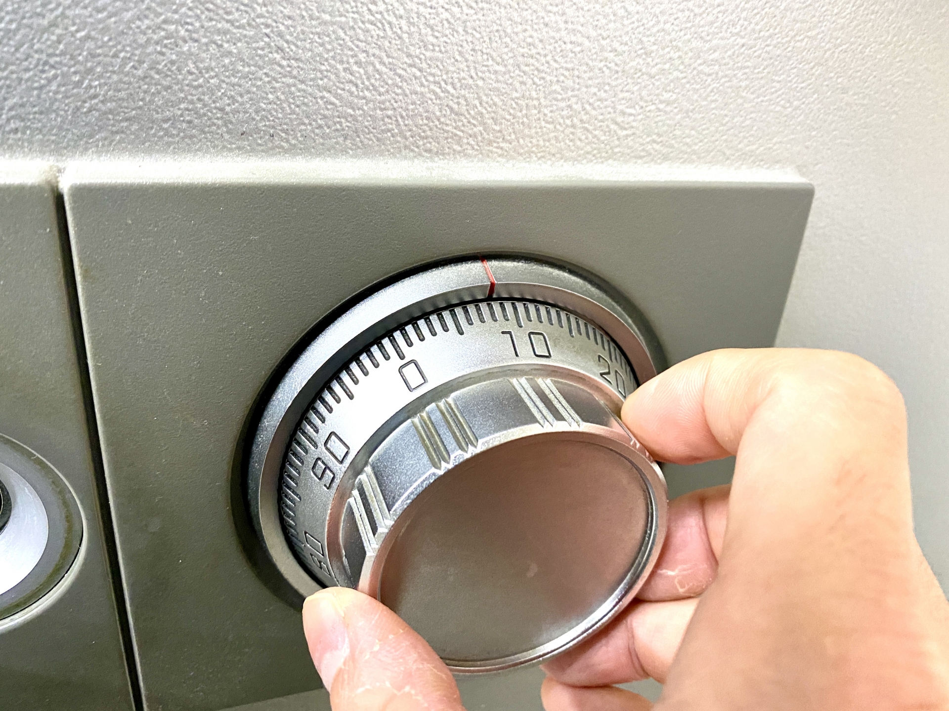 金庫の正しい捨て方とは