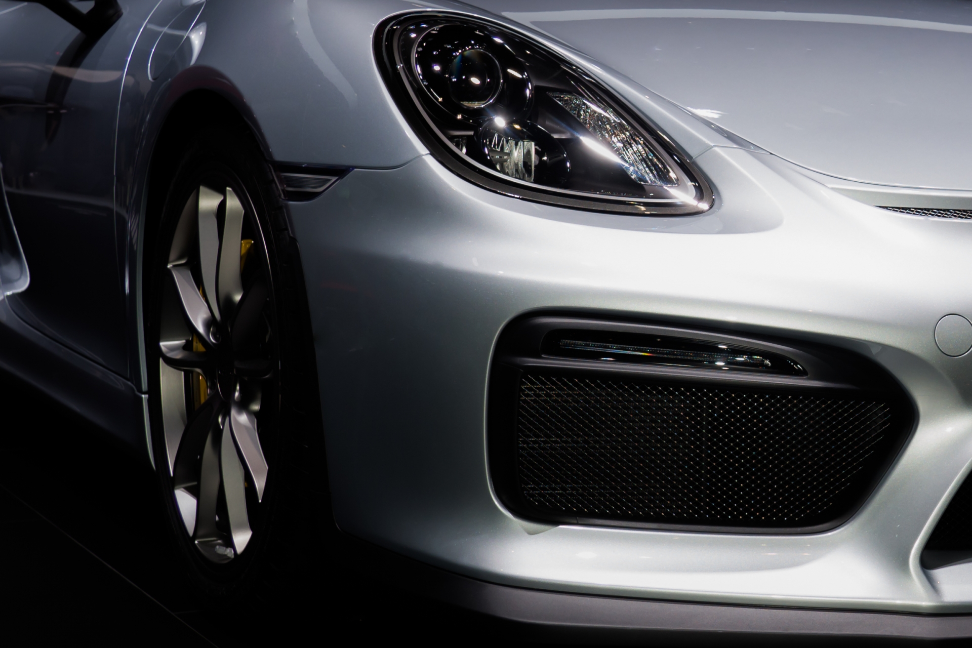 古タイヤ(ホイール付可)の捨て方とは